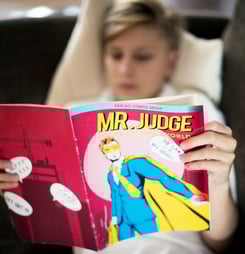 international read comics in public day