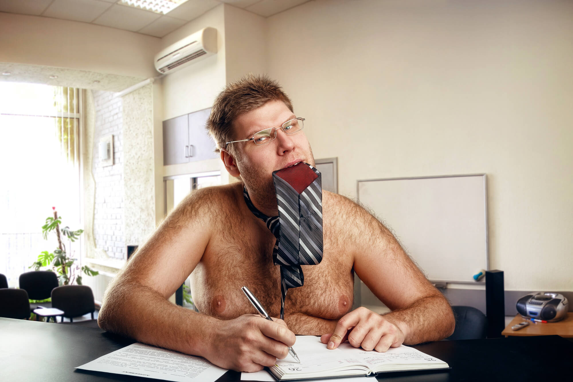 https://www.daysoftheyear.com/cdn-cgi/image/dpr=1%2Cf=auto%2Cfit=cover%2Ch=1333%2Cq=85%2Cw=1999/wp-content/uploads/working-naked-day1.jpg