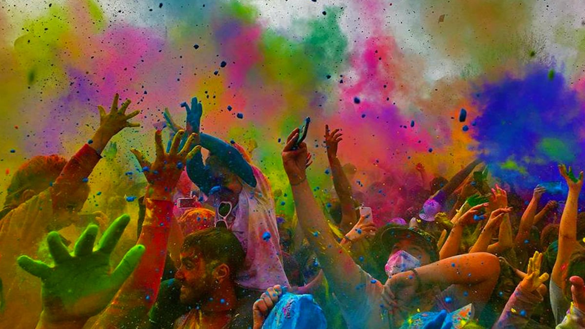 Garhwali folk music and dance during Holi festival in Gopeshwar